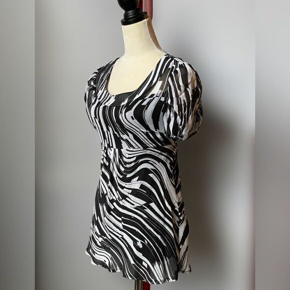 Essentials by Milano Black and White Semi-Sheer Pullover Blouse (Small) - Picture 3 of 11